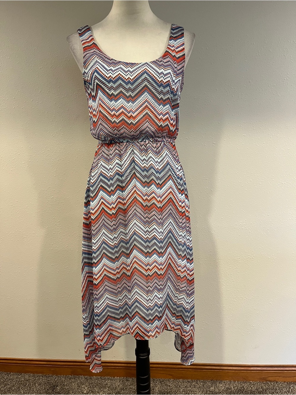 Sleeveless Chevron‎ Print asymmetrical Dress size 4